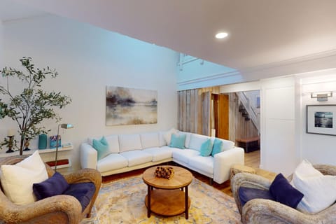 103 Ruffed Grouse Ct House in Big Boulder Lake