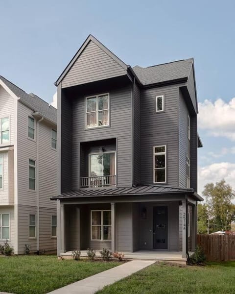 Ultimate Bach 10min to DT IG Walls Every Room House in Nashville