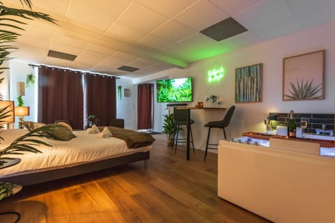 Hot Tub, Living room