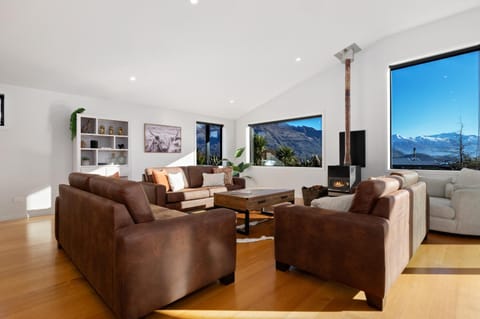 Natural landscape, TV and multimedia, Living room, Seating area, Mountain view