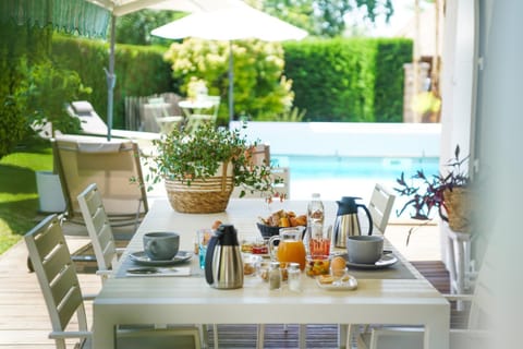Patio, Breakfast