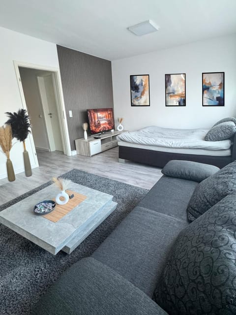 Bed, TV and multimedia, Living room