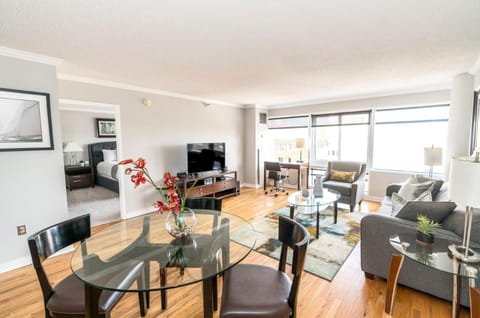 TV and multimedia, Living room, Seating area, Dining area, Evening entertainment