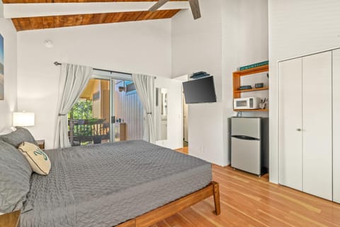 Bright and Beautiful Princeville Studio, Private Lanai, Pool (209B) Apartment in Princeville