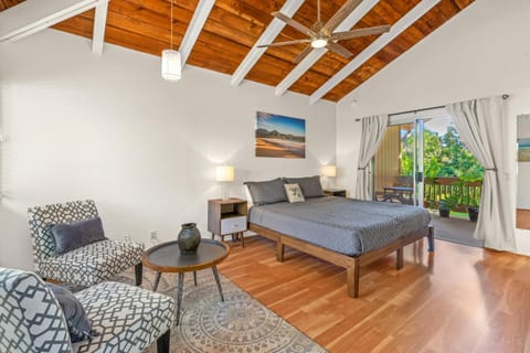 Bright and Beautiful Princeville Studio, Private Lanai, Pool (209B) Apartment in Princeville