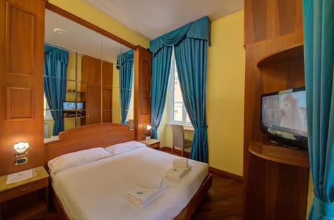 Bed, TV and multimedia, Photo of the whole room, Bedroom, towels, wardrobe