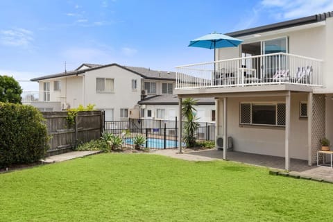 Property building, Garden, Garden view, Swimming pool