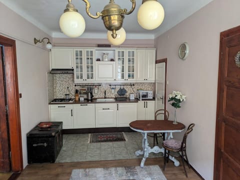 Kitchen or kitchenette, Dining area, dishwasher, toaster