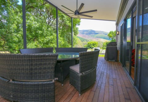 Patio, Natural landscape, View (from property/room), Balcony/Terrace, Seating area, Dining area, Mountain view