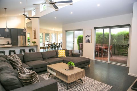 Patio, Kitchen or kitchenette, Living room, Seating area, Dining area, pet friendly