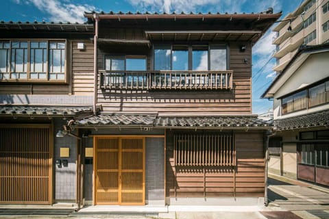 Property building, Day