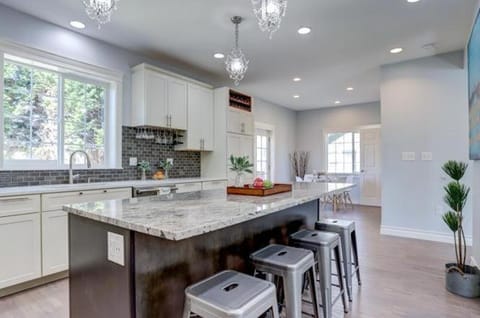 Kitchen or kitchenette, Dining area, dishwasher, kitchen