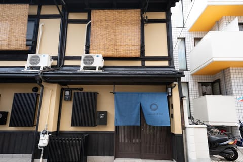 Property building, Day
