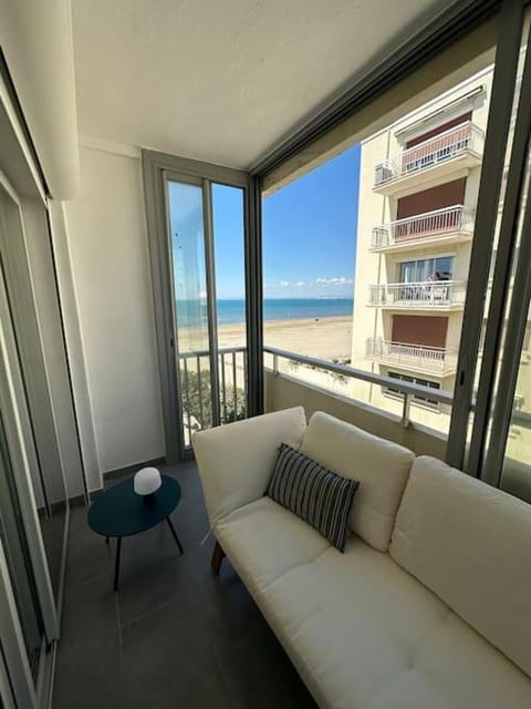 Natural landscape, View (from property/room), Balcony/Terrace, Beach, Sea view