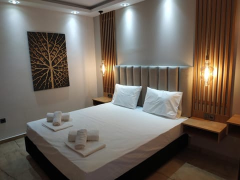 Bed, Photo of the whole room, Bedroom, towels