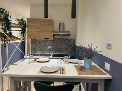 Kitchen or kitchenette, Dining area, stove