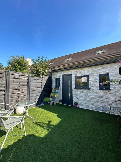 Property building, Patio, Garden