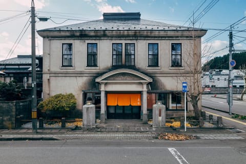Property building, Day