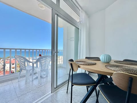 View (from property/room), Balcony/Terrace, Dining area, Sea view