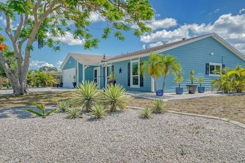 Property building, Day, Garden, Garden view