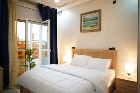 Bed, Photo of the whole room, Bedroom, Quiet street view