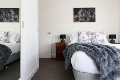 The Riverside Hideaway - A Tranquil Escape House in Tasmania