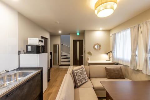 Living room, Photo of the whole room, microwave