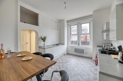 Kitchen or kitchenette, Dining area, microwave, stove, toaster, toaster, toaster