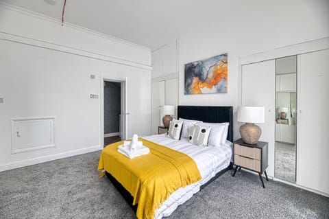 Bed, Photo of the whole room, Bedroom, wardrobe