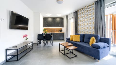 TV and multimedia, Kitchen or kitchenette, Living room, Seating area