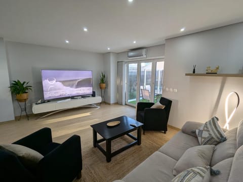 Communal lounge/ TV room, TV and multimedia, Living room