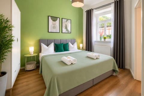 Photo of the whole room, Bedroom, towels