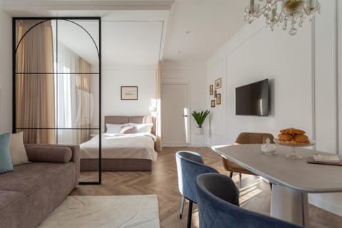Bed, TV and multimedia, Living room, Seating area, Dining area, Bedroom, furniture