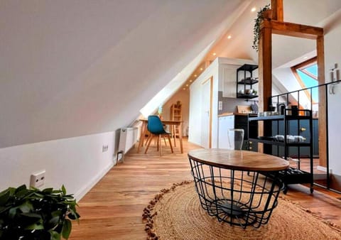 View (from property/room), Living room, Photo of the whole room, Decorative detail, Seating area, Floor plan, Dining area, Quiet street view, heating, internet