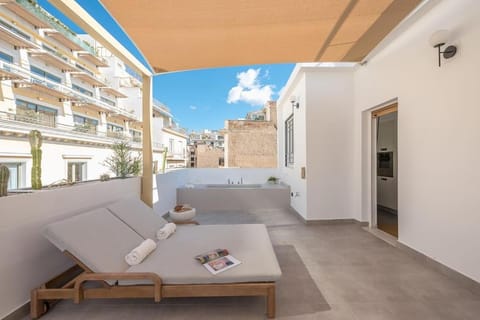 View (from property/room), Balcony/Terrace, Seating area, sunbed