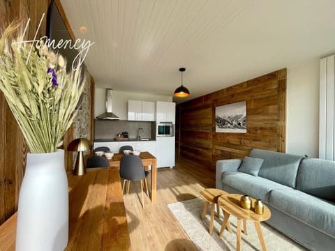 Kitchen or kitchenette, Living room, Seating area, Dining area