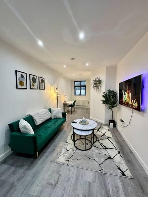 The Luxury Emerald Suite - 1Bed - City Centre Apartment in Leicester