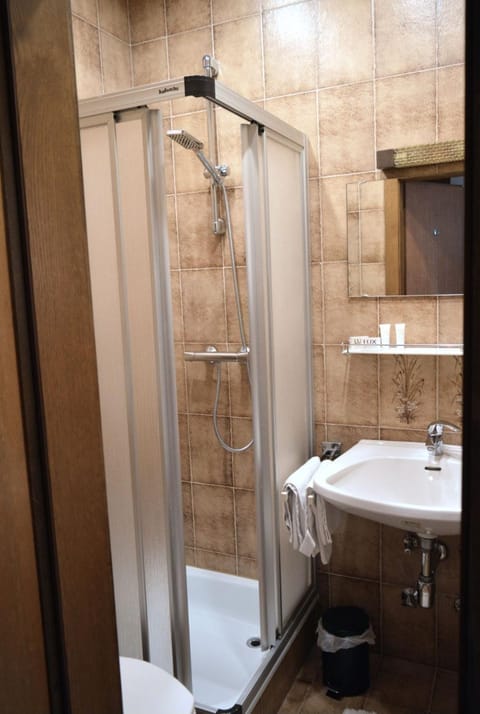 Cafe Zentral, Zimmer mit Frühstück Bed and Breakfast in Carinthia, Austria