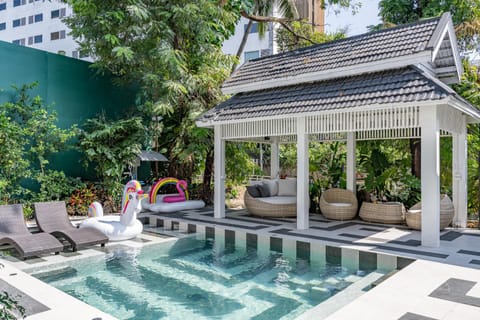 Property building, Balcony/Terrace, Seating area, Swimming pool