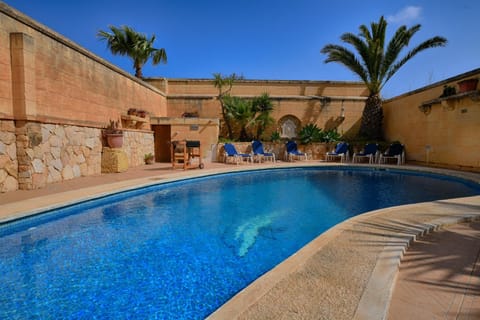 Day, Garden, Balcony/Terrace, Pool view, Swimming pool, Swimming pool, sunbed
