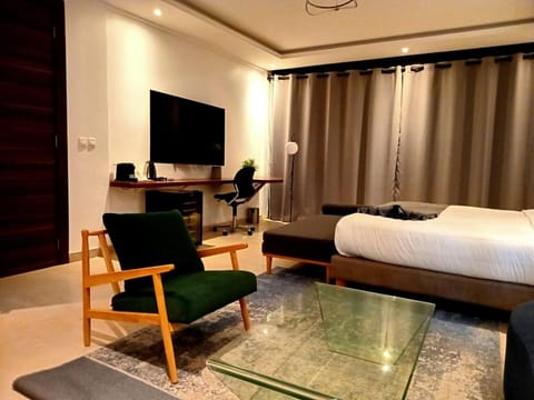 Bed, TV and multimedia, Photo of the whole room, Bedroom