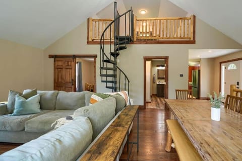 Tranquil Heights Cabin in Hocking Hills Cabin in Ohio