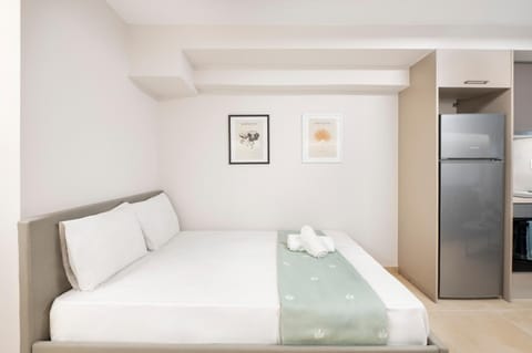 Bed, Photo of the whole room, Bedroom, towels