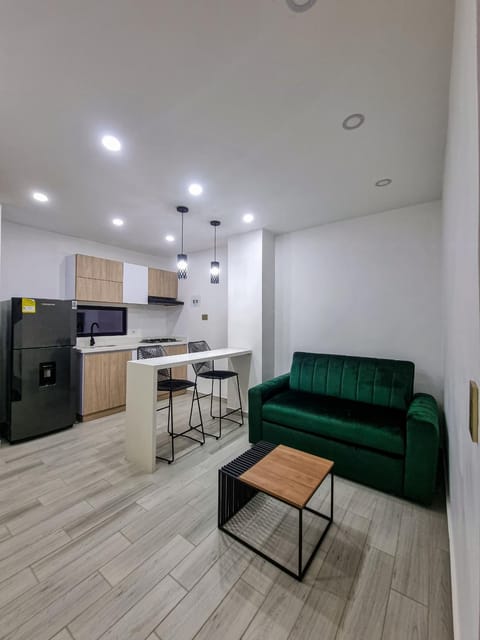 Kitchen or kitchenette, Seating area, oven, pet friendly, stove