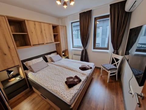 Bed, Bedroom, towels, air conditioner