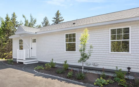 Huckleberry Hollow - Private Retreat House in Bass Harbor