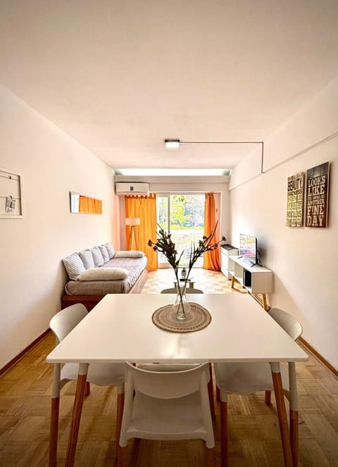 Living room, Photo of the whole room, Seating area, Dining area