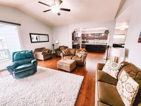 Large Pet Friendly Home near the Broadmoor House in Colorado Springs