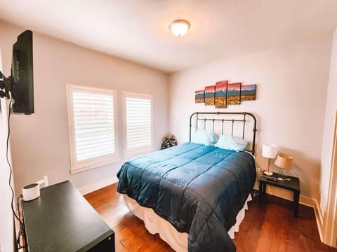 Large Pet Friendly Home near the Broadmoor House in Colorado Springs