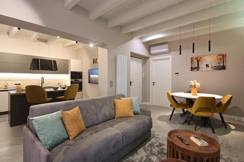 Cavour 7 Apartment in Salo